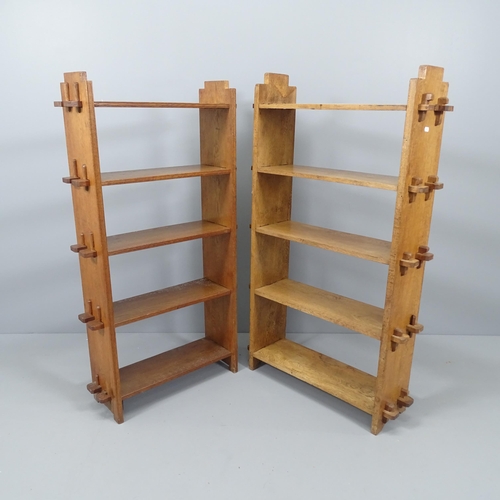 2110 - A pair of similar open bookcases with five fixed shelves. Tallest 70x118x21cm.