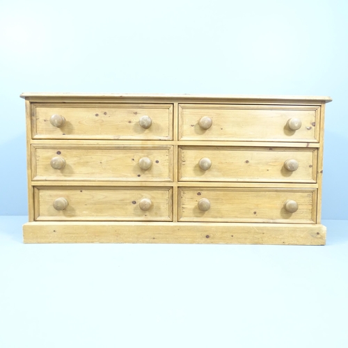 2139 - A modern pine side-by-side chest of six drawers. 133x65x48cm