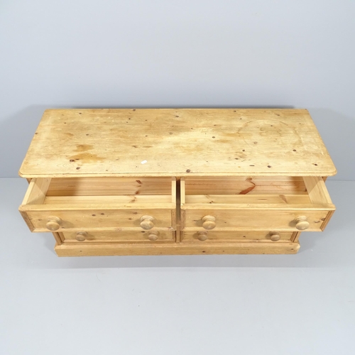 2139 - A modern pine side-by-side chest of six drawers. 133x65x48cm