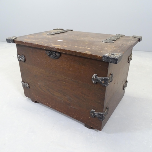 2665 - A vintage stained pine metal-bound coal bin, with lifting lid and metal liner. 55x35x40cm