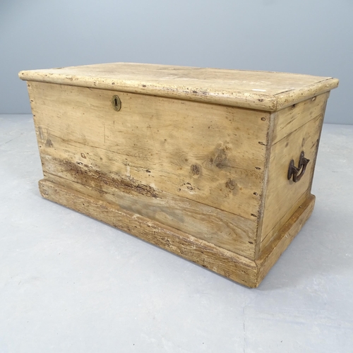 2672 - A vintage pine blanket box. 82x43x42cm