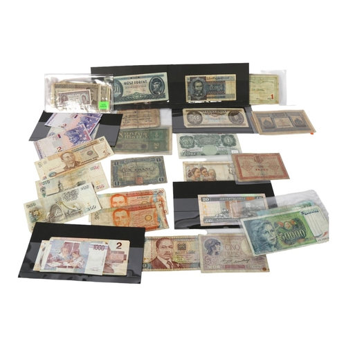 118 - A large quantity of world banknotes, including French 100 francs, 20 Hong Kong dollars, blue £5 note... 