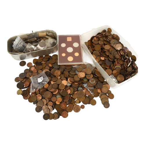 130 - A large collection of pre-decimal pennies, half pennies, etc