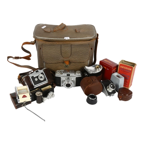 217 - A Finetta Achromat Finar 1:56 camera in original carry case, Agfa Apotar 1-35/45 Prontor-SVS camera,... 