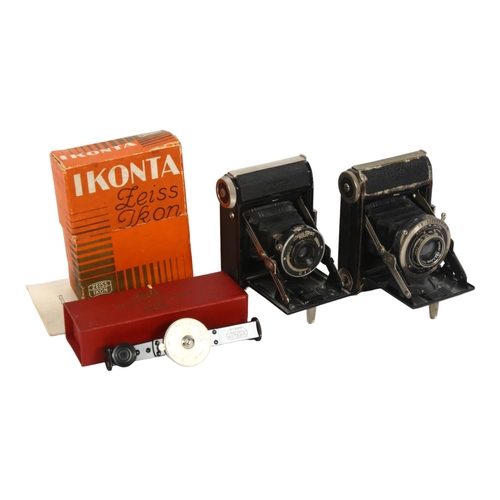 230 - A Zeiss Ikon Ikonta folding camera Novar-Anastigmat 1:6.3 F=5CM lens, and a Zeiss Ikon Compur-Rapid ... 