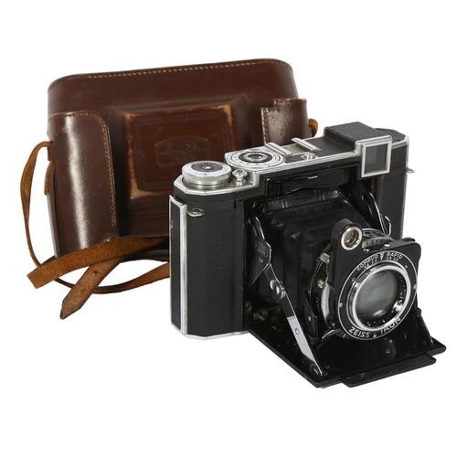 235 - CARL ZEISS - an Ikon Super Ikonta 532/16 folding rangefinder camera, with original carry case