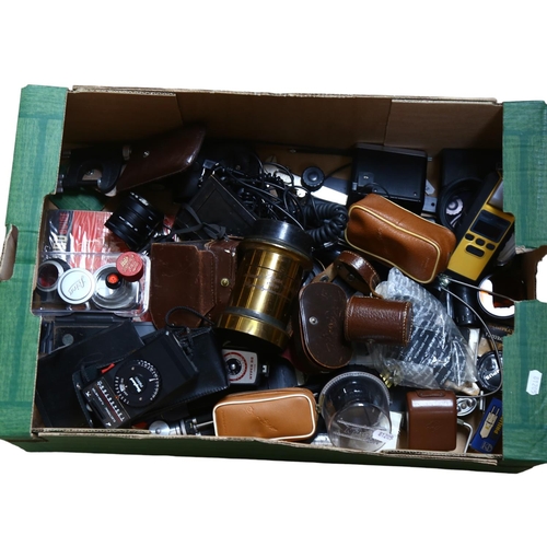 258 - A quantity of Vintage camera accessories, including a Nikon El-Nikkor 75MN1:4 enlarger lens, and var... 