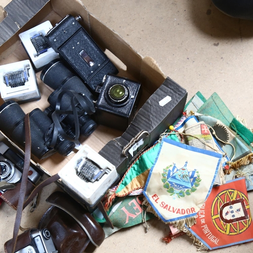 260 - A quantity of Vintage cameras, including a Brownie Special Six-20 box camera, an Ilford Sportsman ca... 