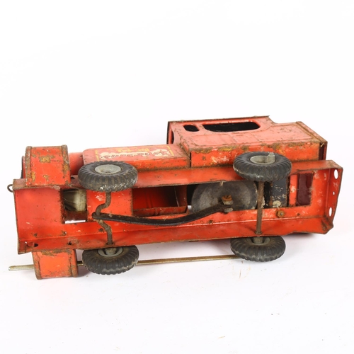 274 - A tinplate Tri-ang train, 