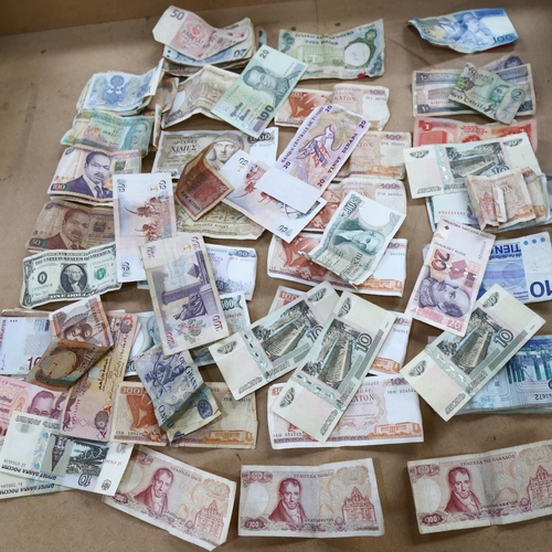 376 - A quantity of Vintage world banknotes