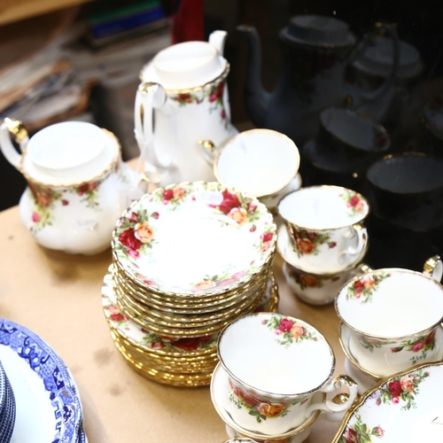 434 - Royal Albert Old Country Roses tea service for 8 people, including peg stand, teapot and coffee pot