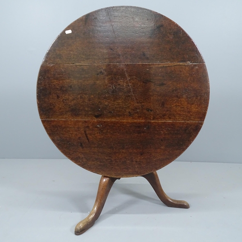 2211 - A Georgian oak-topped circular tilt-top occasional table, on tripod base. 75x50cm,