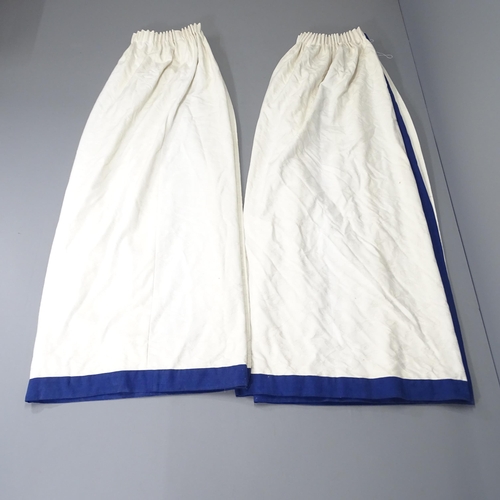 2288 - A pair of cream-ground lined curtains with contrasting blue border. Drop 81