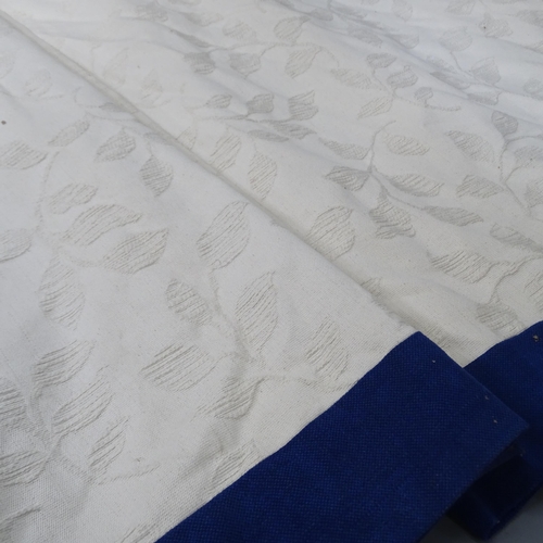 2288 - A pair of cream-ground lined curtains with contrasting blue border. Drop 81