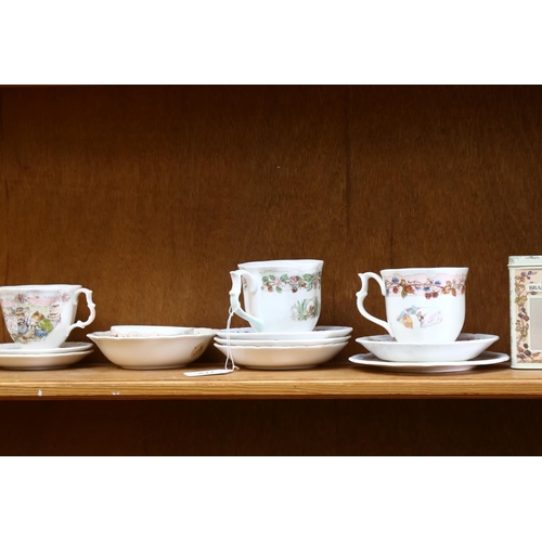 617 - A collection of Brambly Hedge items, including cups and saucers