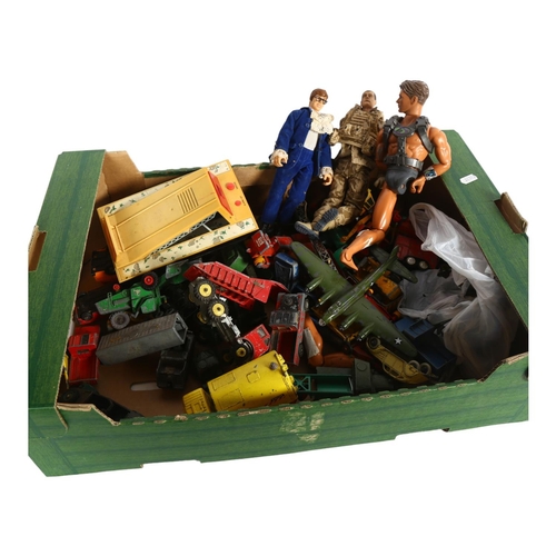 636 - A quantity of Vintage toys, mostly diecast vehicles, including such makers as Dinky, Matchbox, Corgi... 