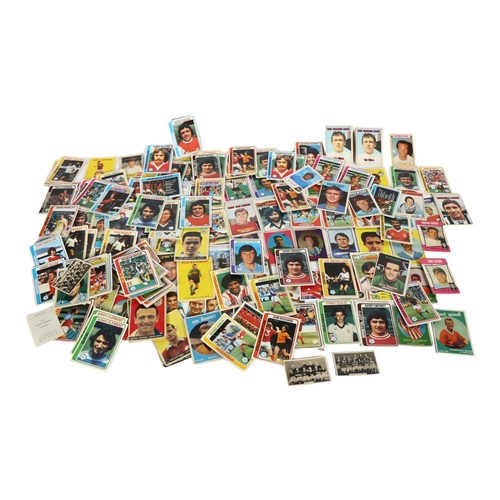 659 - A large quantity of Vintage football cards, pre-war to date, cards include those issued by Topps Che... 