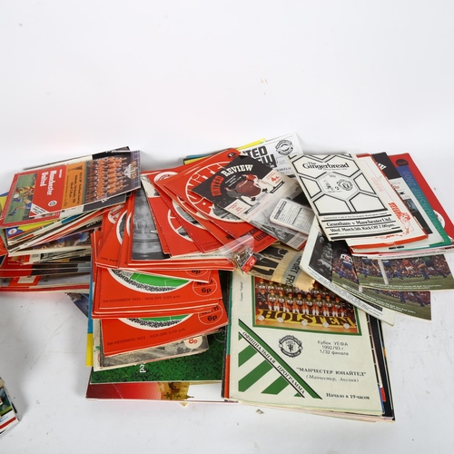 670 - A quantity of Manchester United Football Club ephemera, including various football programmes, used ... 