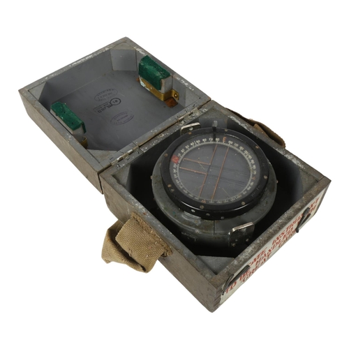 746 - A Second World War type P.11 gimballed compass, boxed