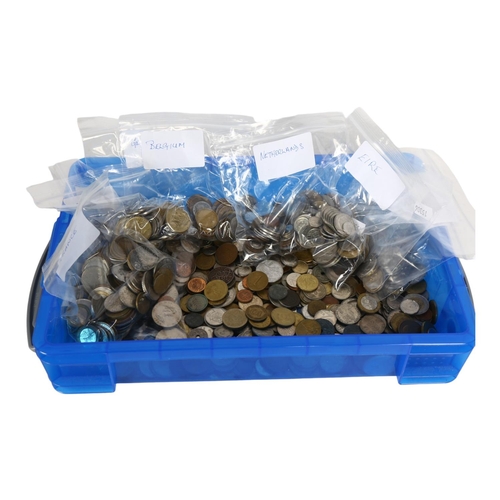 782 - A boxful of world coins