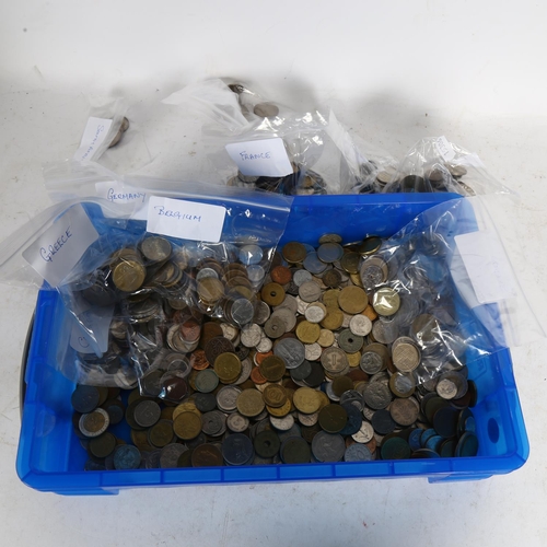 782 - A boxful of world coins