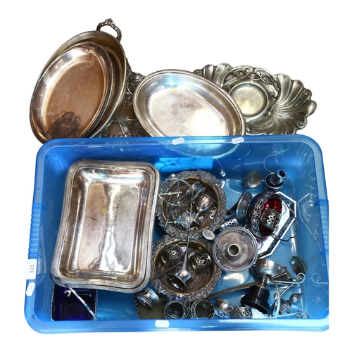 928 - A large collection of mixed silver plated ware, serving trays, tureens etc (boxful)