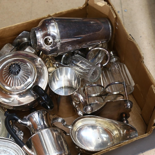 933 - Various silver plated tea and coffee ware, cruet sets, cocktail shaker etc (boxful)