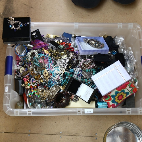 950 - A large quantity of mixed costume jewellery (boxful)