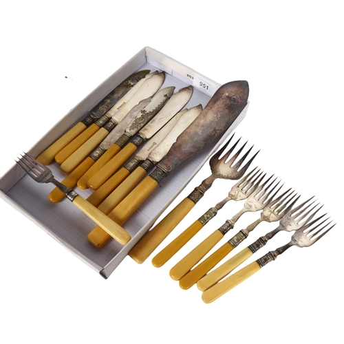 951 - Various fish cutlery and servers