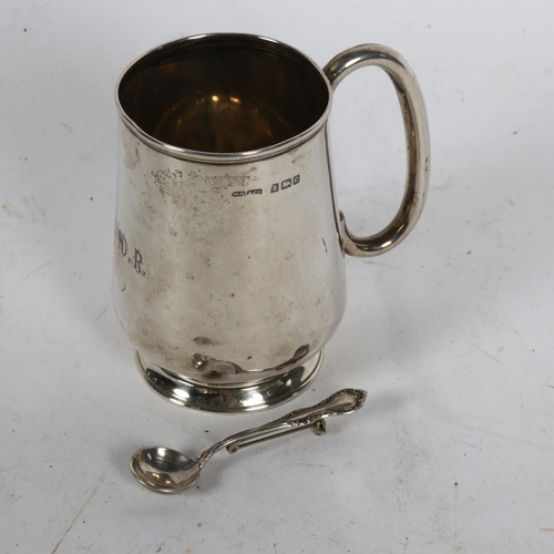 1004 - An Edward VII silver christening mug, hallmarks Birmingham 1902, 2.3oz, and a sterling silver salt s... 