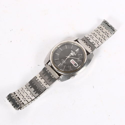 973 - SEIKO 5 - a Vintage stainless steel automatic bracelet watch, ref. 6119-8470, grey dial with steel b... 