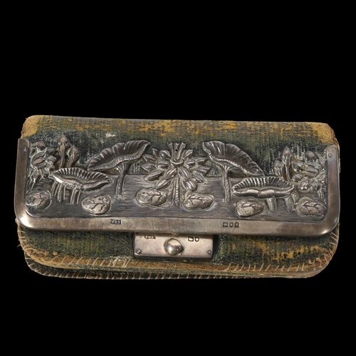 986 - An Edward VII silver-mounted and green leather purse, with floral embossed decoration, London 1902, ... 