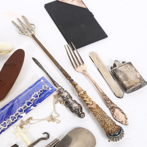 997 - A group of silver items, to include silver-handled button hooks, shoe horn, silver-footed mother-of-... 