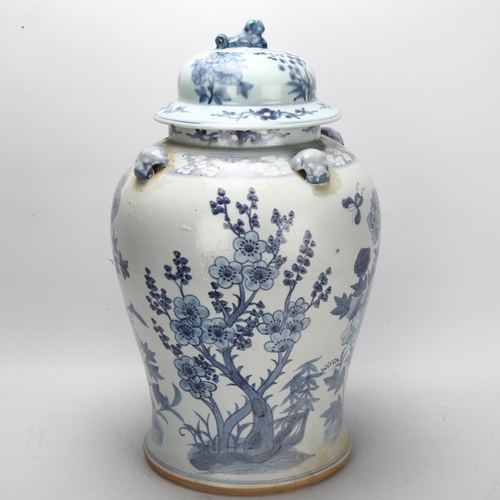 105 - A large Chinese blue and white porcelain jar with floral decoration, height 44cm