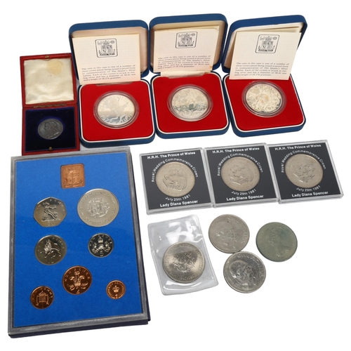 168 - A collection of British commemorative coins, 3 silver proof crowns and Victoria Diamond Jubilee case... 