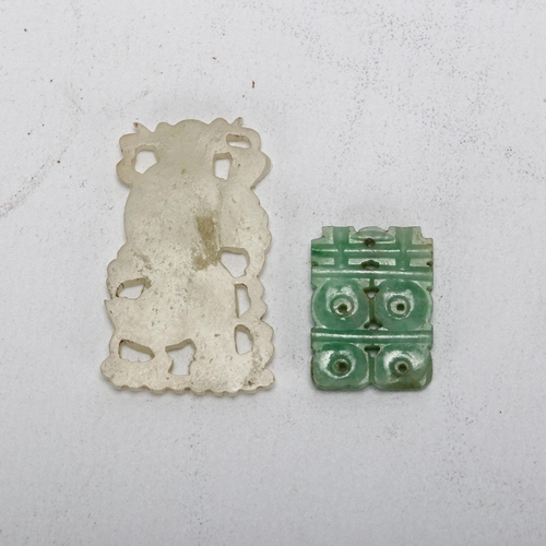 186 - 2 Chinese jade pendants, longest 3.5cm