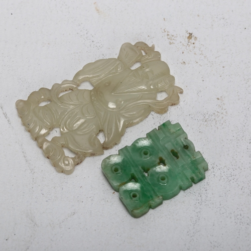 186 - 2 Chinese jade pendants, longest 3.5cm