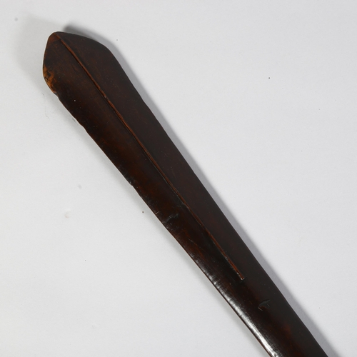 191 - A Polynesian Tonga Pakipaki hardwood paddle club, length 129cm