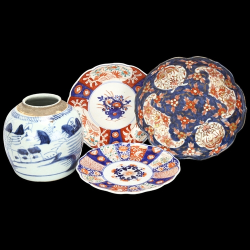 231 - A Chinese blue and white ginger jar, and 3 Imari plates, largest diameter 24.5cm