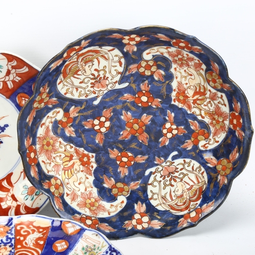 231 - A Chinese blue and white ginger jar, and 3 Imari plates, largest diameter 24.5cm