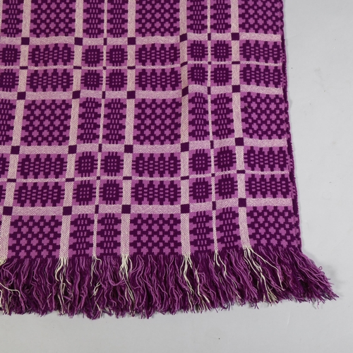 542 - A traditional Welsh tapestry blanket, with reversible pattern and tassle fringe, 225 x 150cm