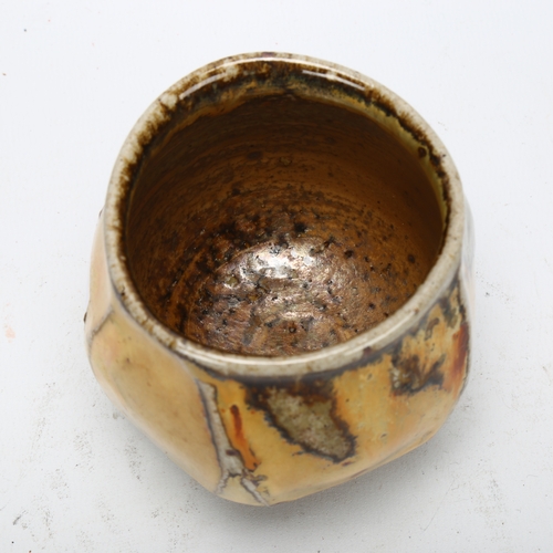 471 - Micki Schloessingk, a studio pottery yunomi / tea bowl, makers mark to base, height 9cm