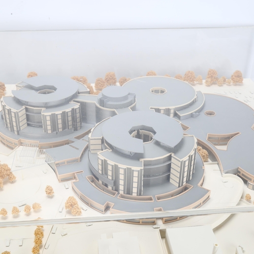 532 - A 20th century architectural model of a modernist building, in perspex case, 64.5 x 42.5cm