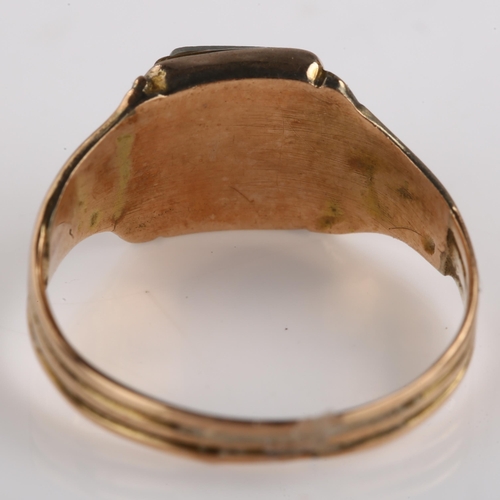 1172 - A Georgian hairwork mourning ring, unmarked gold closed-back settings with plaited hair beneath beve... 