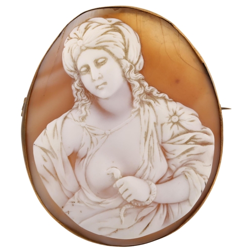 1216 - A large 19th century shell cameo brooch, relief carved depicting the death of Cleopatra, in unmarked... 