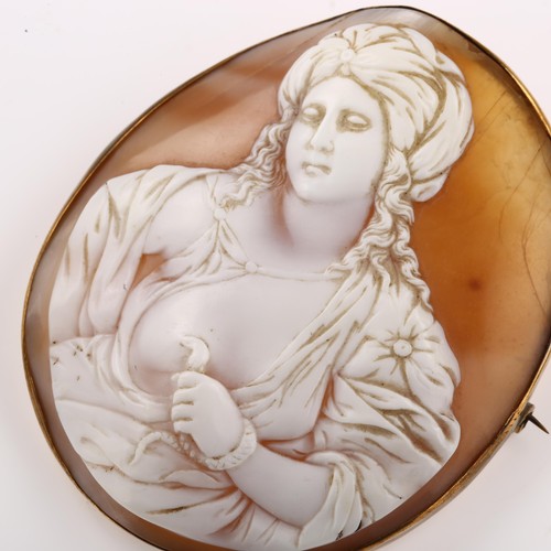 1216 - A large 19th century shell cameo brooch, relief carved depicting the death of Cleopatra, in unmarked... 