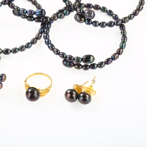 1253 - A black freshwater pearl jewellery set, comprising unmarked yellow metal ring (3.9g), 2 pairs of stu... 