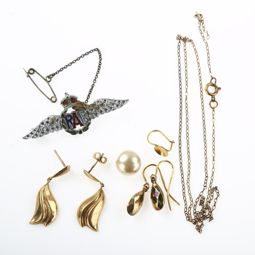 1268 - Various jewellery, comprising 9ct gold (2.9g), and RAF wings sweetheart brooch