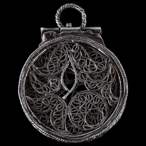 1529 - A 17th century silver filigree gaming locket, with 3 filigree counters, case diameter 2cm