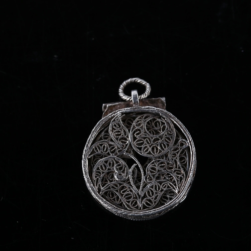 1529 - A 17th century silver filigree gaming locket, with 3 filigree counters, case diameter 2cm